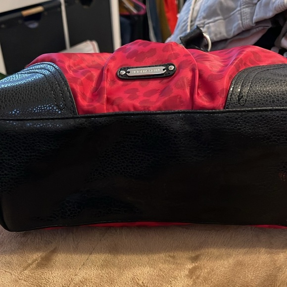 πππΎπππππΌ SECRET RED/BLACK HAND BAG - Picture 3 of 9